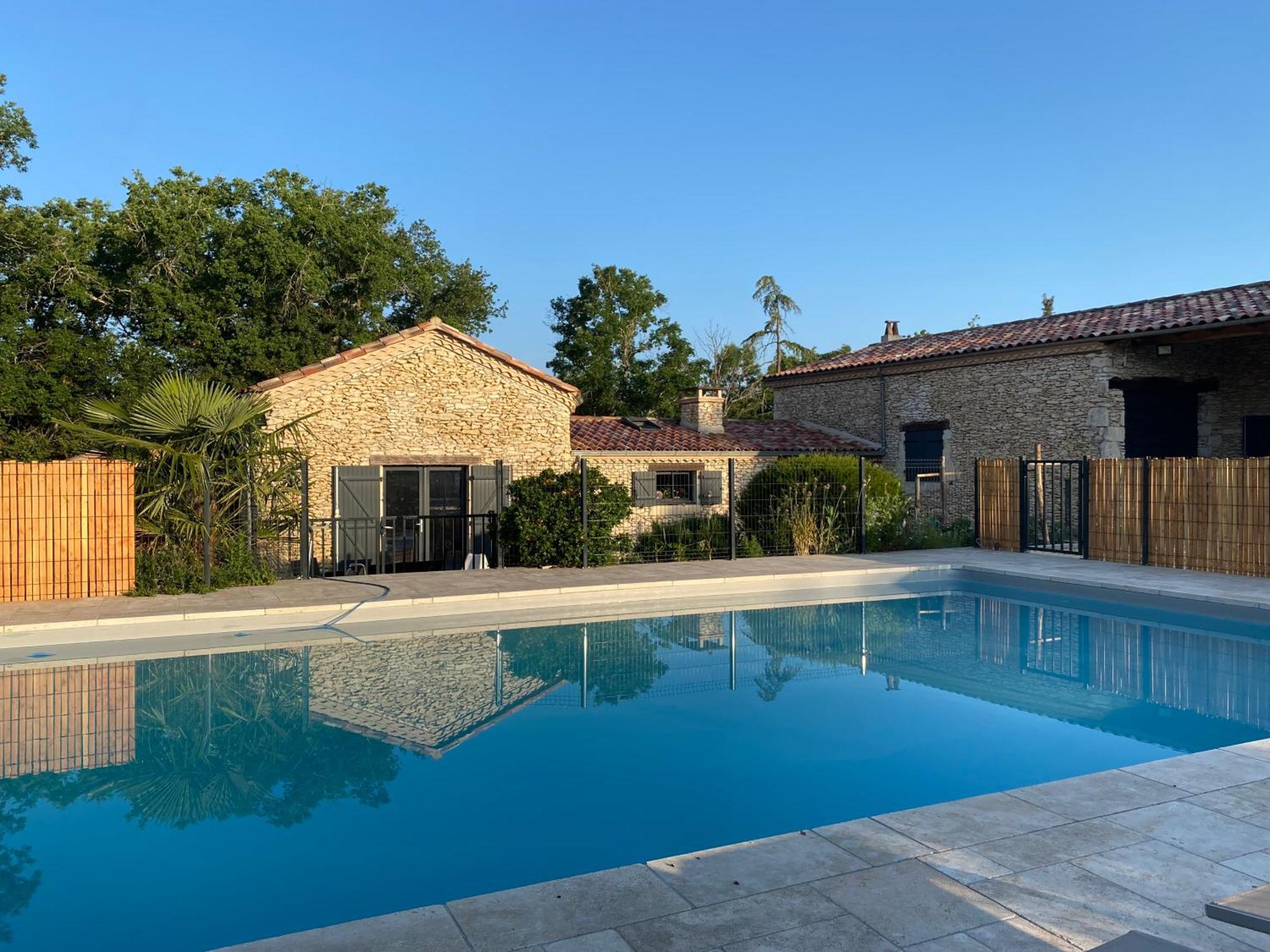 Coulonges Hotel Savignac-sur-Leyze Екстериор снимка